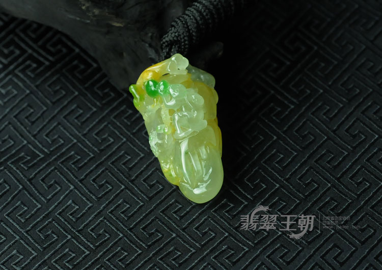 冰种黄加绿缅甸翡翠金猴拜寿挂件