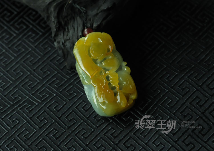 糯冰种黄翡缅甸翡翠玉鼠送财挂件