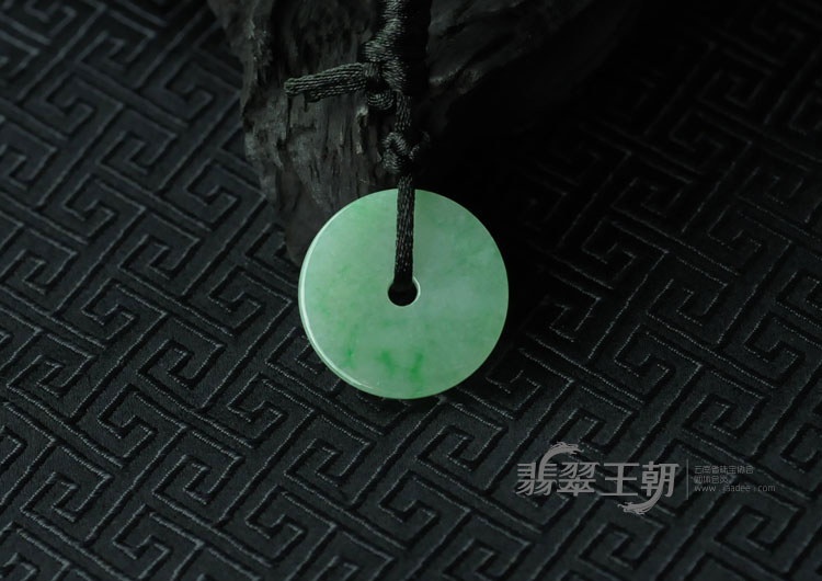 糯冰种飘翠缅甸翡翠平安扣挂件