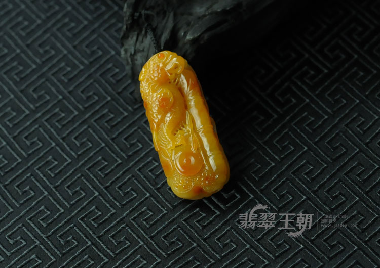 细糯种红黄翡缅甸翡翠“英勇威武”挂件