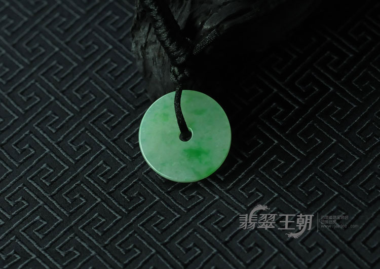 糯冰种飘翠缅甸翡翠平安扣挂件