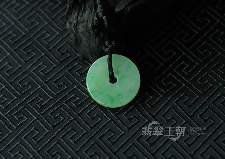 糯冰种飘翠缅甸翡翠平安扣挂件