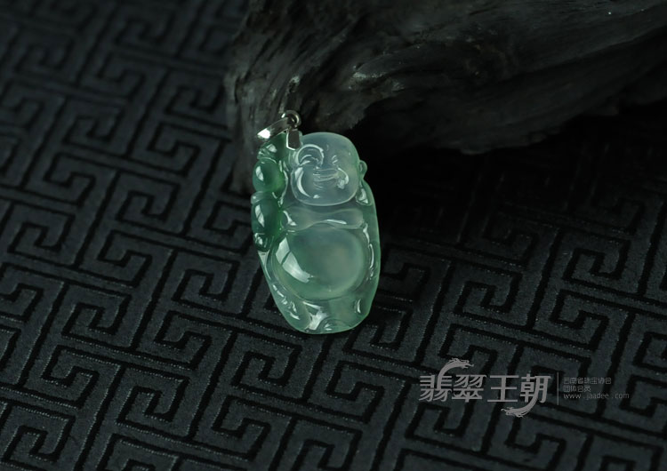 玻璃种飘花缅甸翡翠逍遥佛挂件