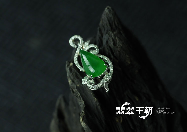 冰种阳满绿包白金缅甸翡翠胸坠