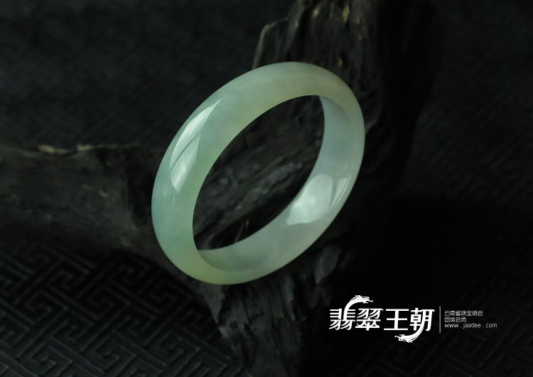 糯冰种飘花缅甸翡翠贵妃镯（55-48.7）