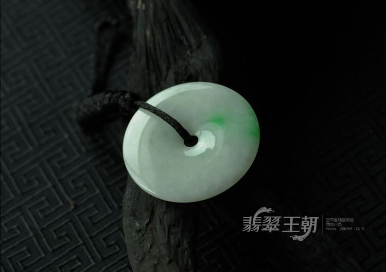 糯冰种飘翠缅甸翡翠平安扣挂件