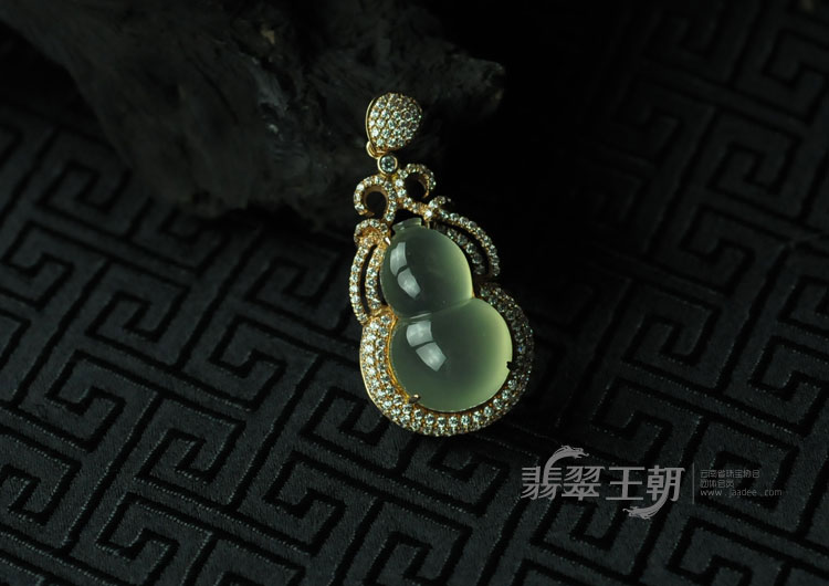 玻璃种缅甸翡翠包玫瑰金葫芦挂件