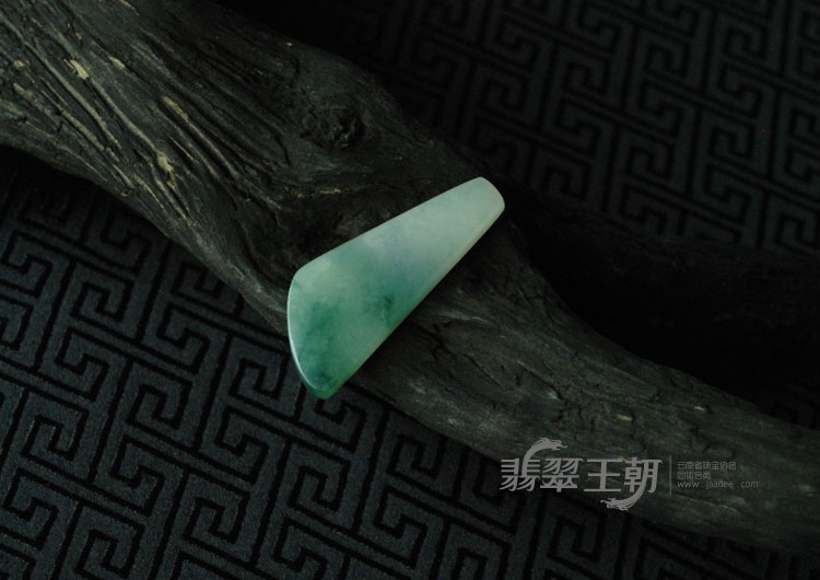 糯冰种飘花缅甸翡翠几何形挂件