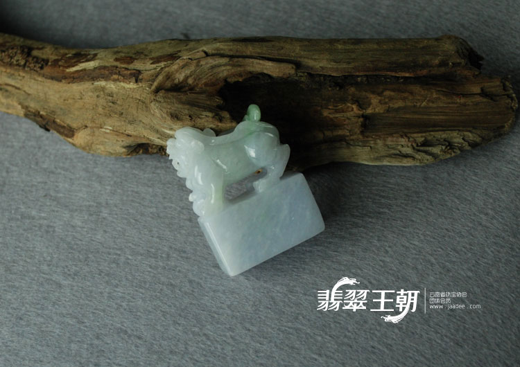 糯冰种紫罗兰飘翠缅甸翡翠貔貅印章