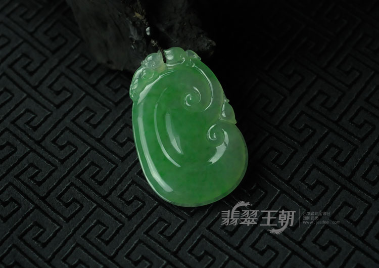 冰种飘翠缅甸翡翠如意挂件