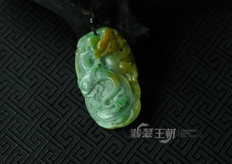 糯冰种黄加绿缅甸翡翠龙牌挂件