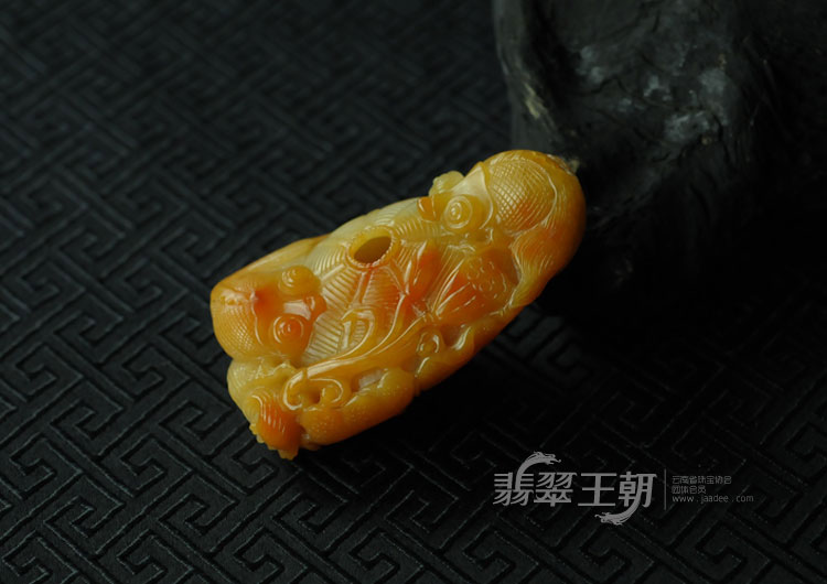 细糯种红黄翡缅甸翡翠聚宝盆挂件