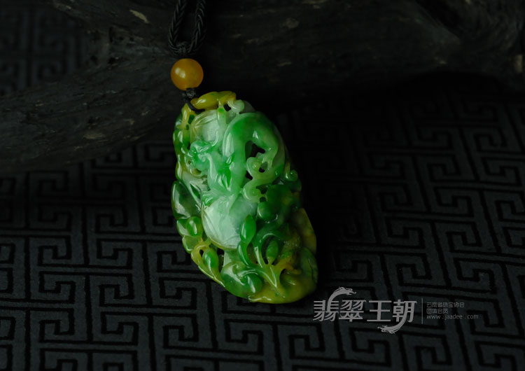 糯冰种黄加绿缅甸翡翠“如意富贵龙”挂件