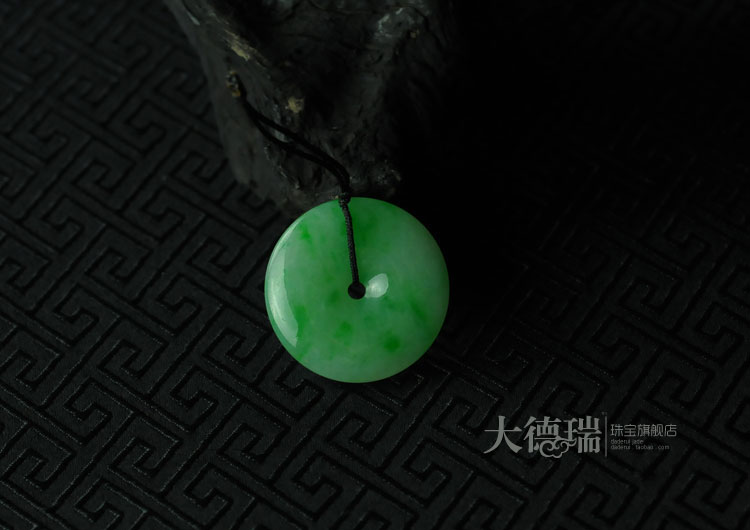 糯冰种翠色缅甸翡翠平安扣挂件