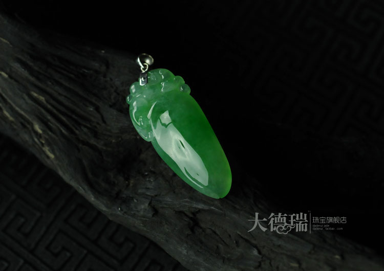 冰种阳绿满绿缅甸翡翠福瓜挂件