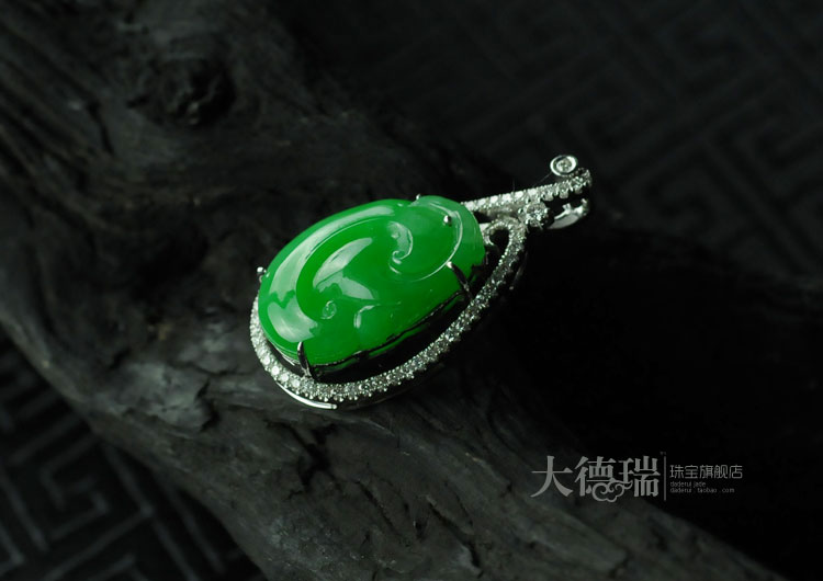 糯冰种正阳绿满绿包白金缅甸翡翠如意挂件