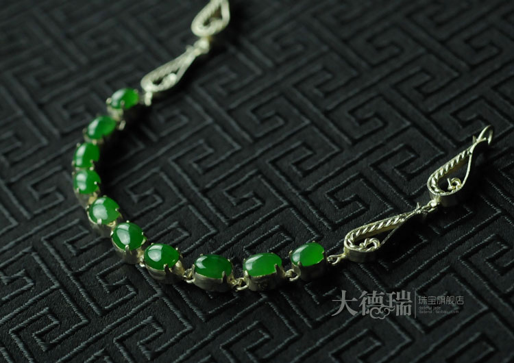 糯冰种阳绿满绿缅甸翡翠手链蛋面