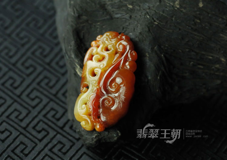 糯冰种红翡缅甸翡翠“如意龙牌”挂件