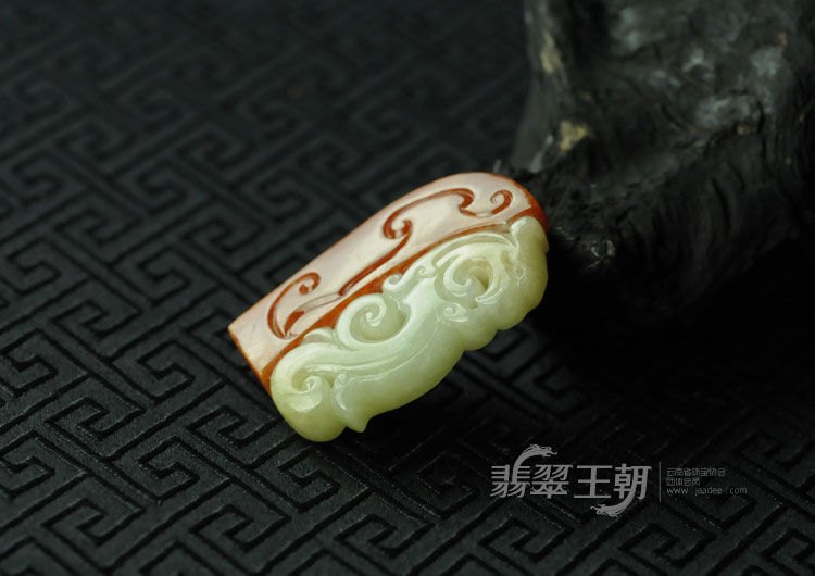 细糯种红翡缅甸翡翠龙牌挂件