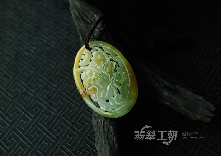 糯冰种三彩缅甸翡翠蝴蝶挂件