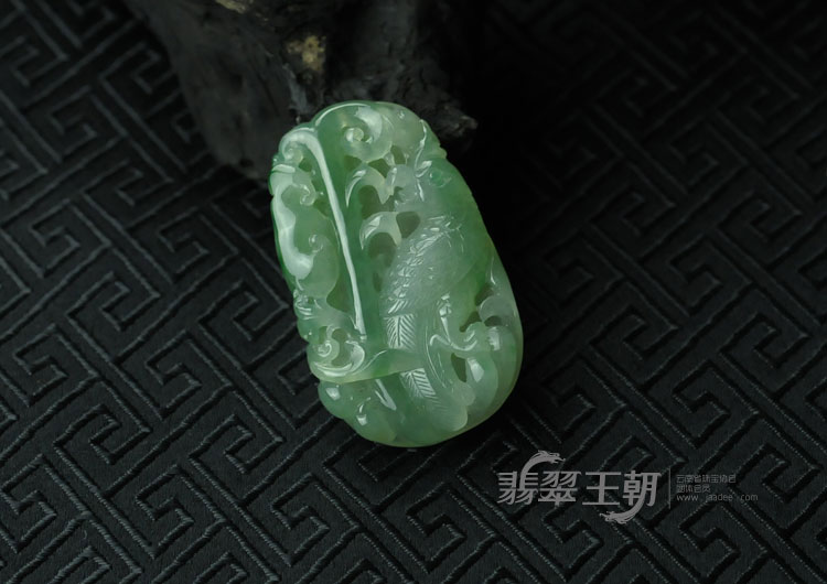 糯冰种绿晴飘翠缅甸翡翠“英明神武”挂件