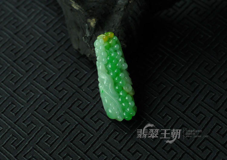 细糯种黄加绿缅甸翡翠“多子多福”挂件