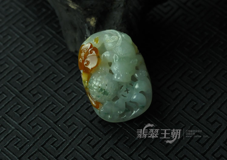 糯冰种红翡飘花缅甸翡翠“欢天喜地”挂件