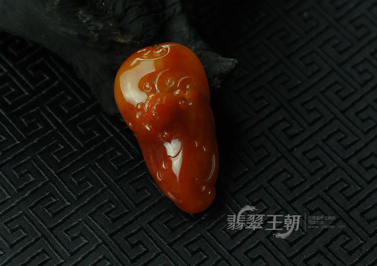 糯冰种红翡缅甸翡翠“福在眼前”挂件
