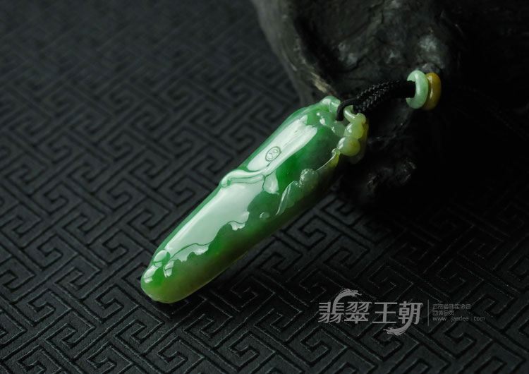 糯冰种黄加绿缅甸翡翠龙牌挂件