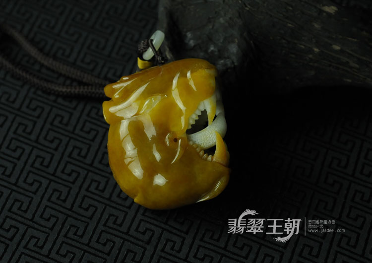 细糯种红翡缅甸翡翠兽头手玩