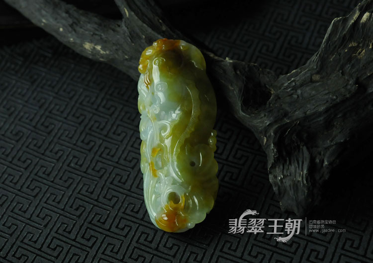 糯冰种蓝水红翡缅甸翡翠“年年有余”手玩