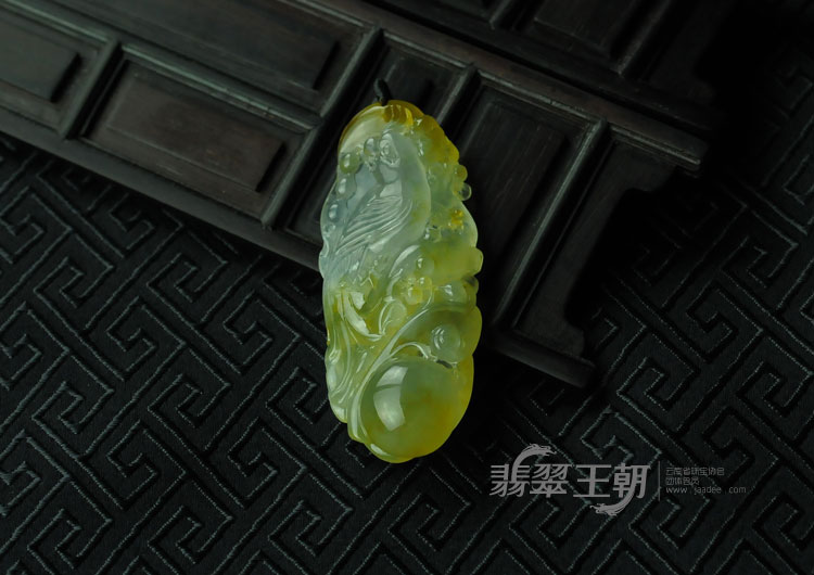 冰玻种黄翡缅甸翡翠“英明神武”挂件