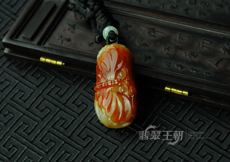 糯冰种红翡缅甸翡翠蝴蝶挂件
