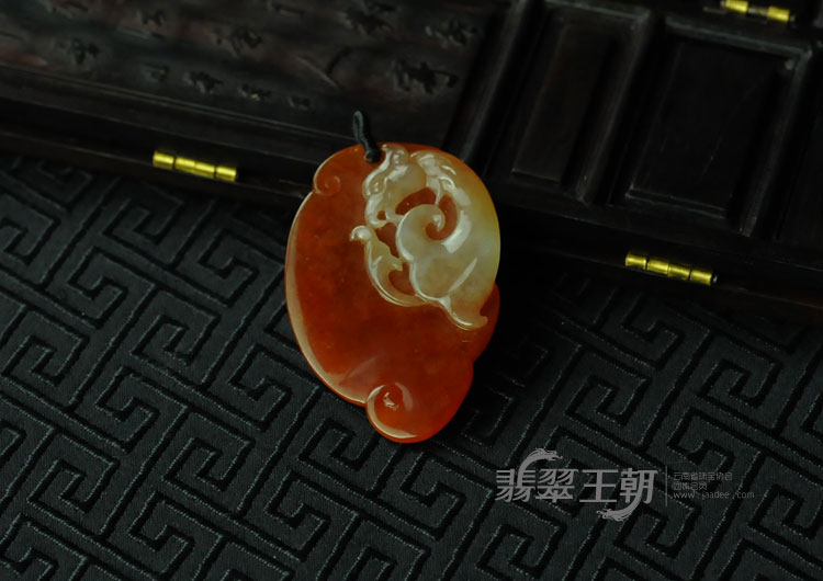冰种红翡缅甸翡翠龙凤牌挂件