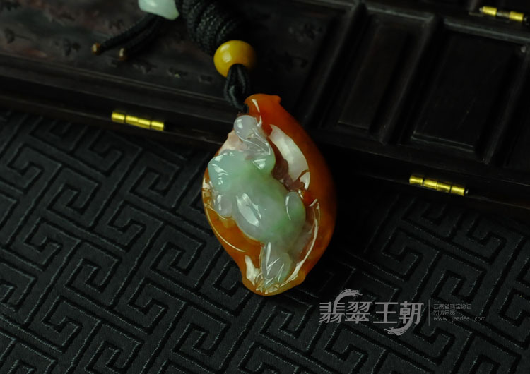 糯冰种红翡缅甸翡翠青蛙挂件