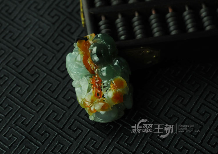 糯冰种三彩缅甸翡翠“富贵花开”挂件