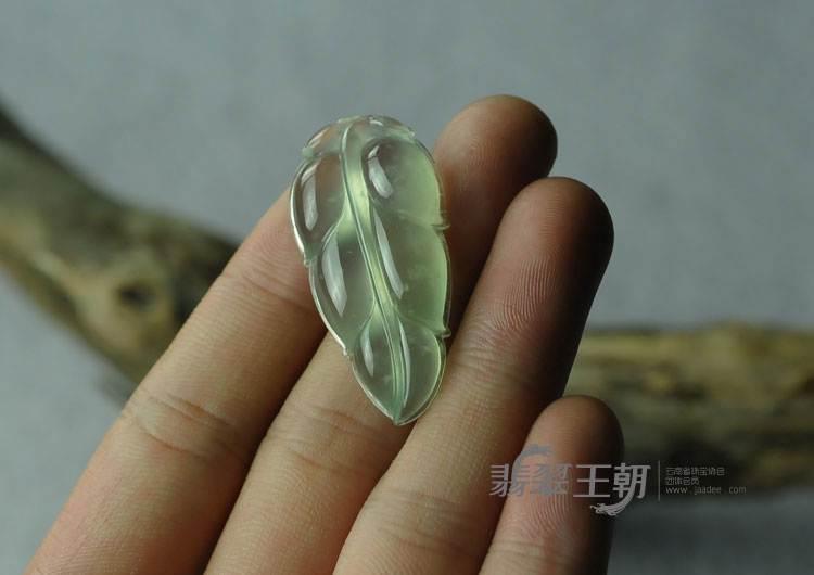 玻璃种晴水缅甸翡翠叶子挂件