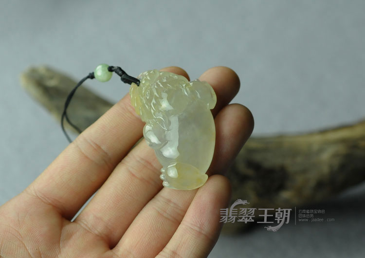 冰玻种黄翡缅甸翡翠金蟾挂件