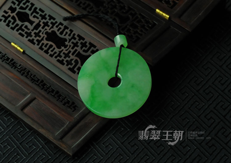 糯冰种翠色缅甸翡翠平安扣挂件