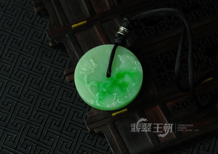 糯冰种翠色缅甸翡翠平安扣挂件