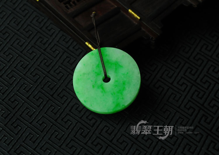 糯冰种飘翠缅甸翡翠平安扣挂件