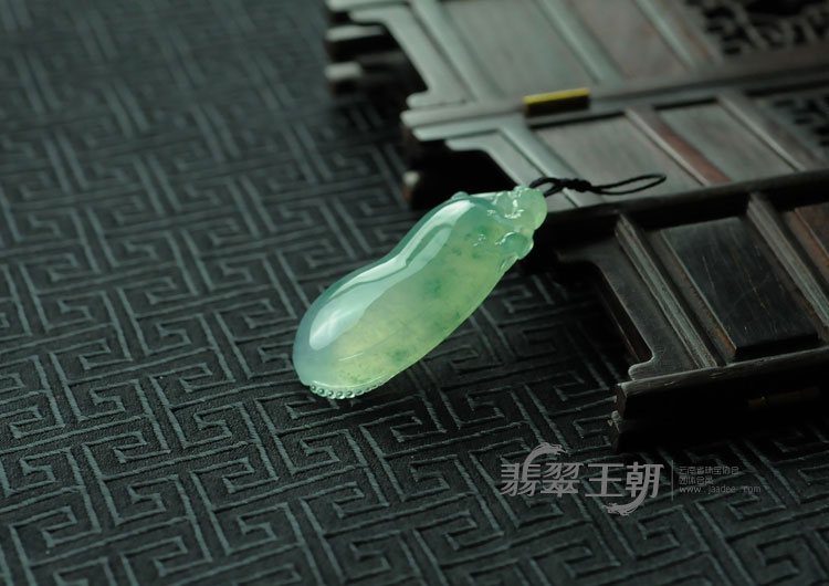 冰种飘花缅甸翡翠福瓜挂件