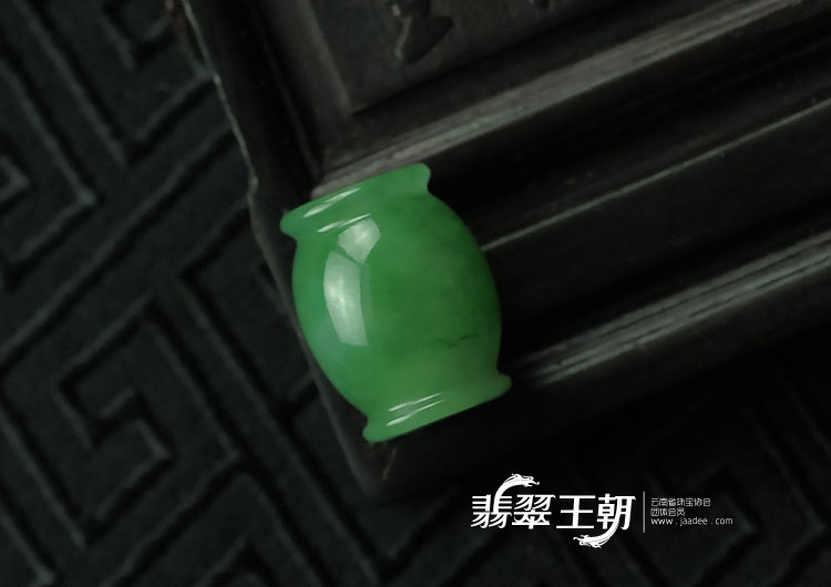 糯冰种翠色满绿缅甸翡翠路路通挂件
