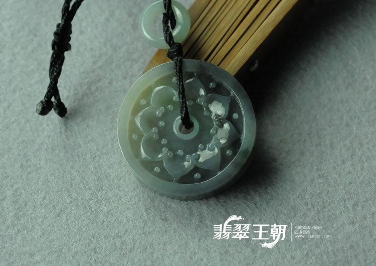 糯冰种墨色缅甸翡翠怀古挂件