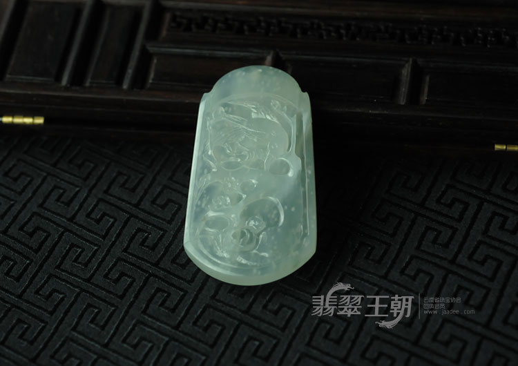 冰种缅甸翡翠“喜上眉梢”挂件