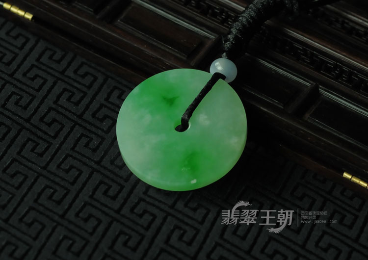 糯冰种翠色缅甸翡翠平安扣挂件