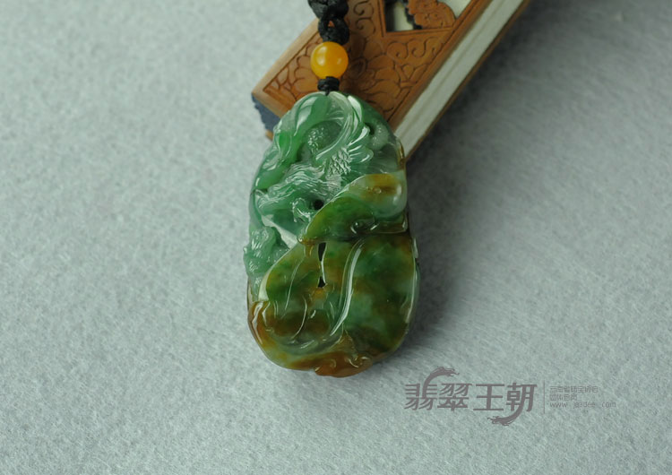 糯冰种蓝水三彩缅甸翡翠“大展鸿途”挂件