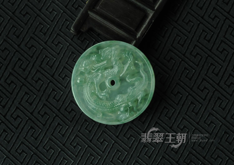 冰种飘花缅甸翡翠龙牌挂件