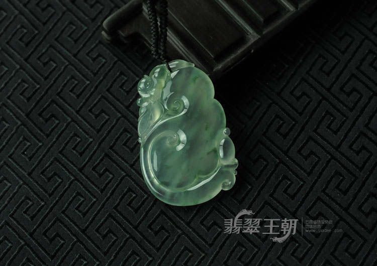 玻璃种飘花缅甸翡翠如意挂件
