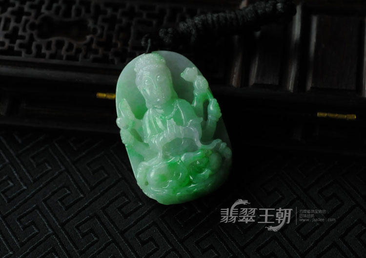 糯冰种翠色缅甸翡翠千手观音挂件